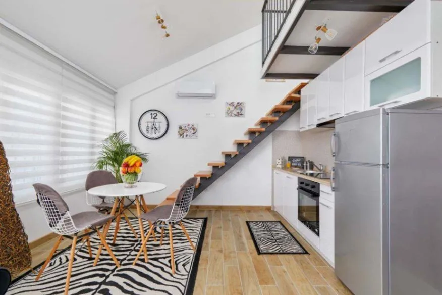 Izdavanje, jednosoban stan, 50m², Centar, Tivat