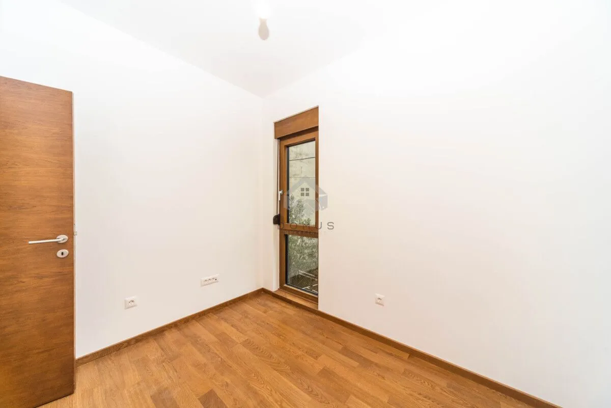 Rent, office space, 81m², Vezirov Most, Podgorica