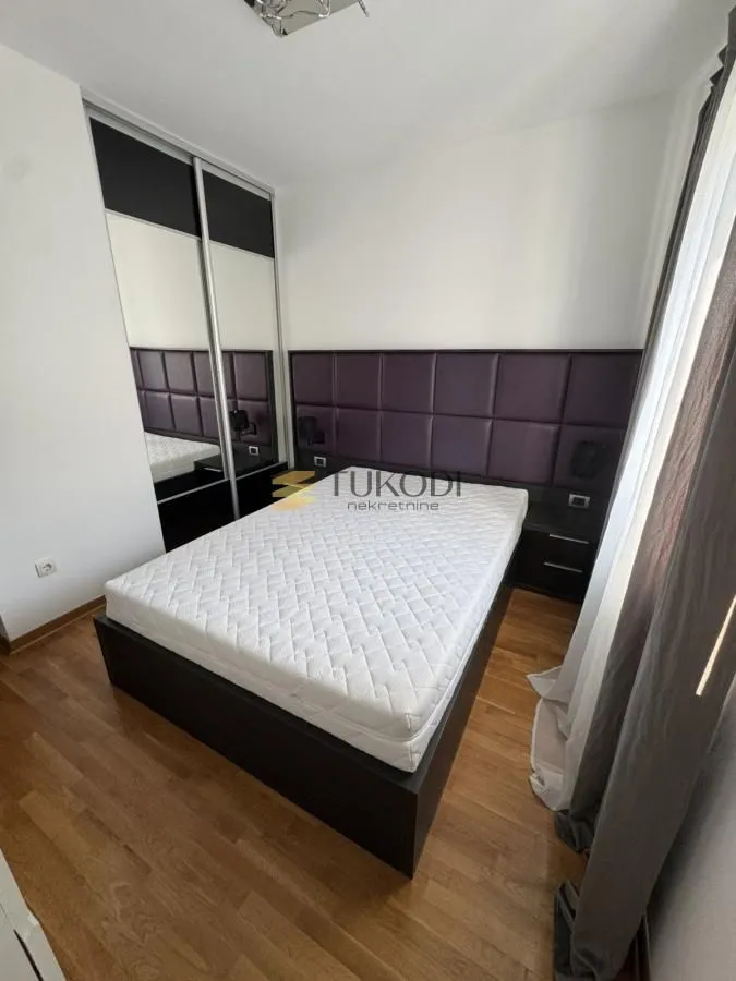 Izdavanje, dvosoban stan, 52m², Zemun Gornji Grad, Zemun Sve Podlokacije