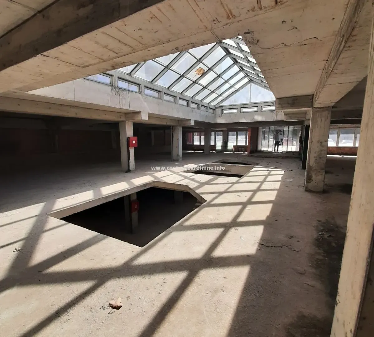 Sale, office space, 1990m², Preko Morače, Podgorica