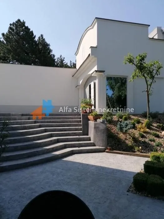 Rent, house, 365m², Uciteljsko Naselje, Zvezdara Sve Podlokacije