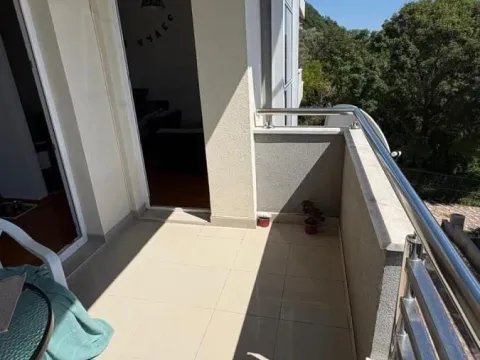 Sale, two bedroom apartment, 76m², Petrovac, Budva - image 2