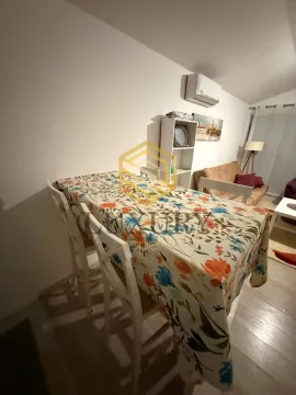 Dnevni boravak sa trpezarijskim stolom i kuhinjskim dijelom. - image 11