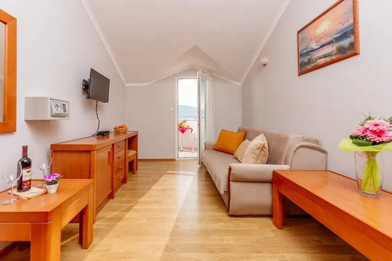 Sale, office space, 566m², Donja Lastva, Tivat