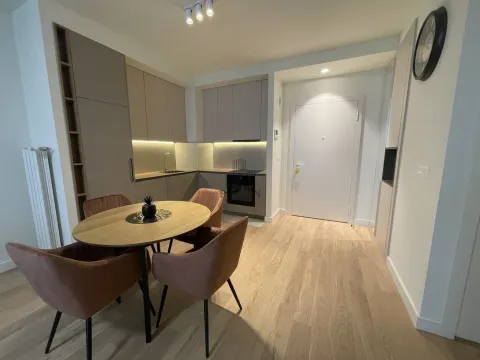 Izdavanje, trosoban stan, 71m², Savski Venac, Beograd - image 5