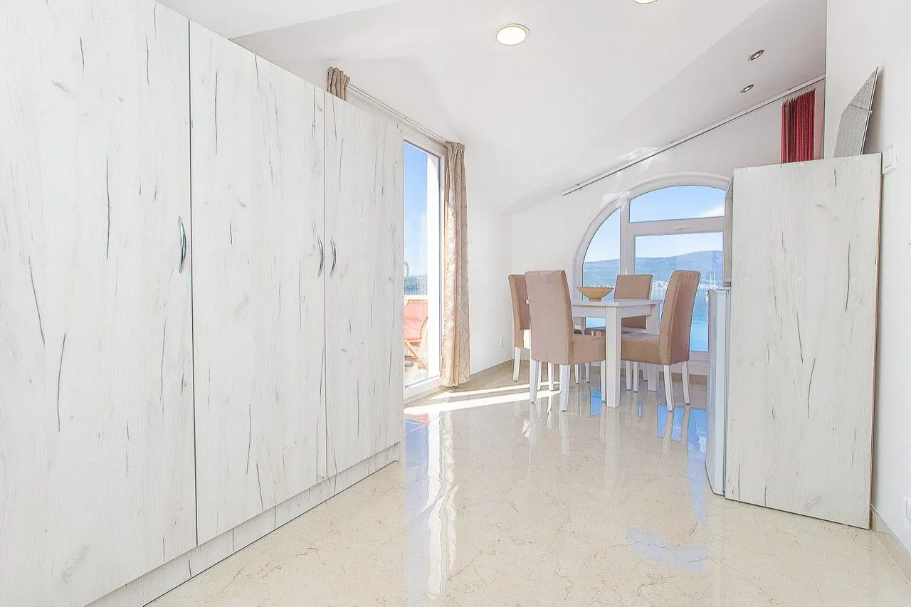 Rent, one bedroom apartment, 65m², Centar, Tivat