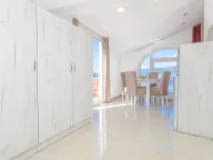 Izdavanje, jednosoban stan, 65m², Centar, Tivat - image 7