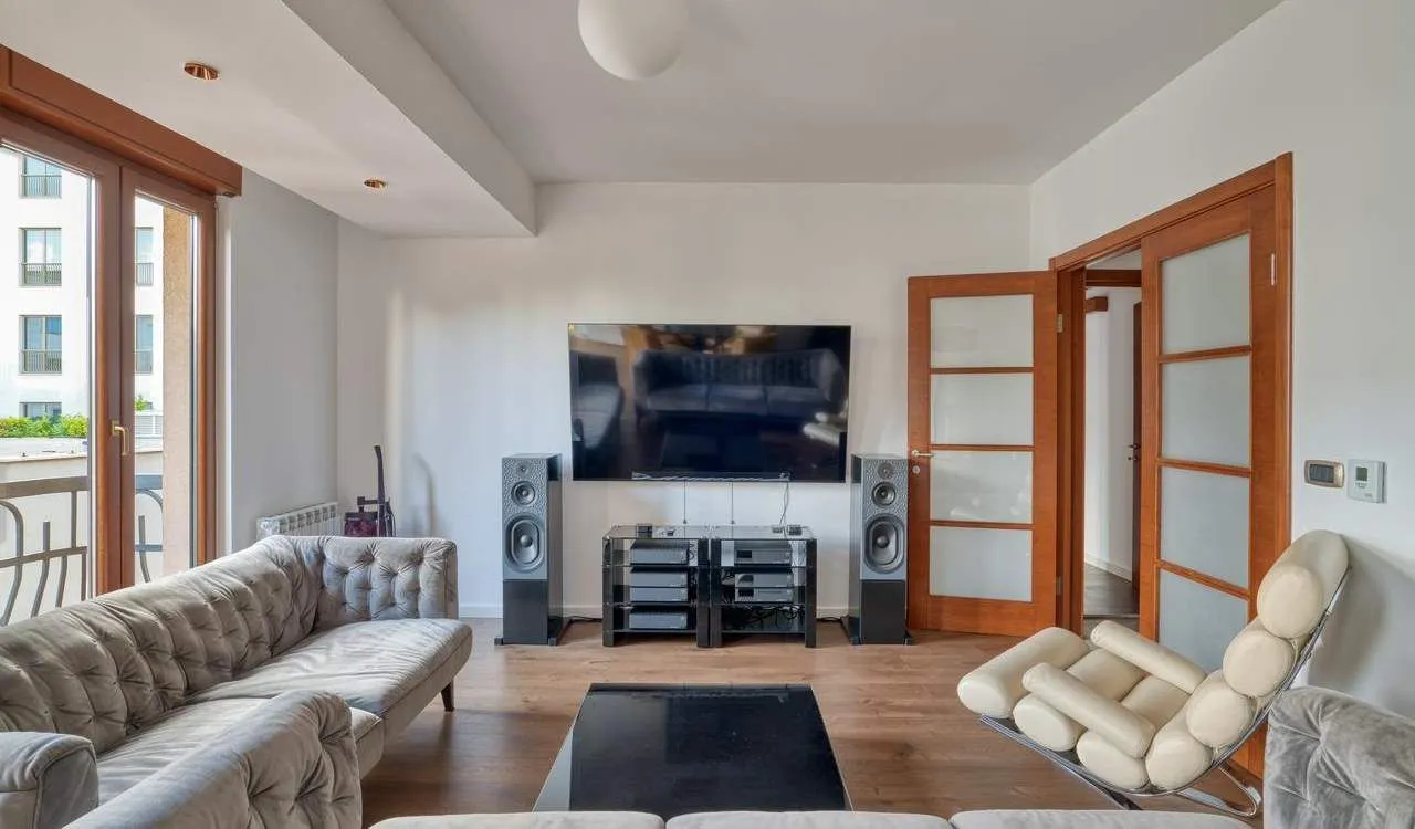 Izdavanje, dvosoban stan, 90m², Podgorica, Crna Gora