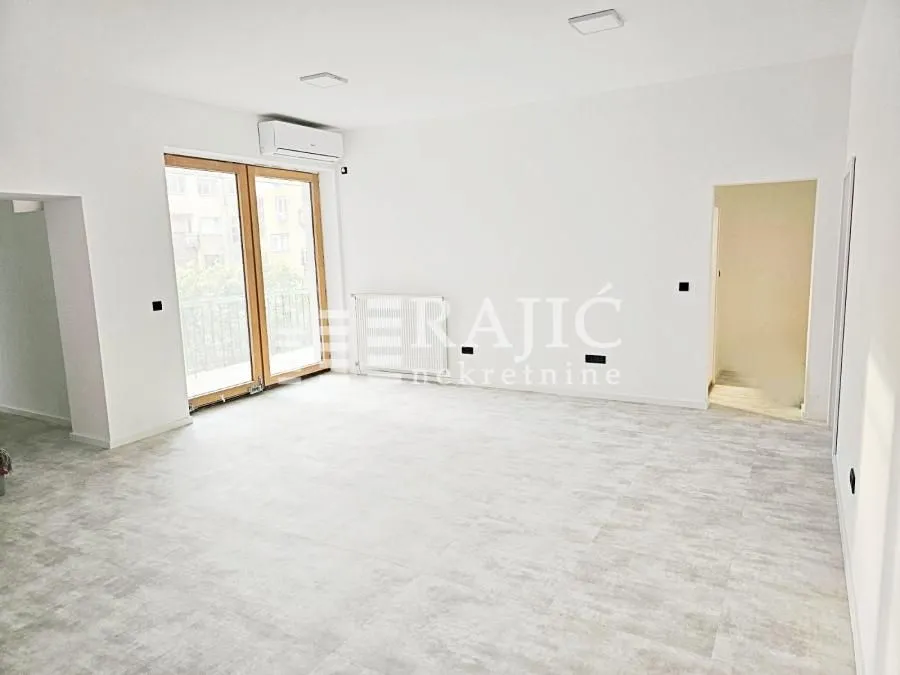 Prodaja, četvorosoban stan, 140m², Vračar Sve Podlokacije, Beograd