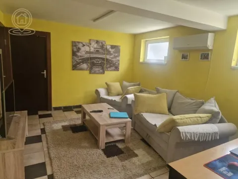 Stan in Adamovićevo Naselje