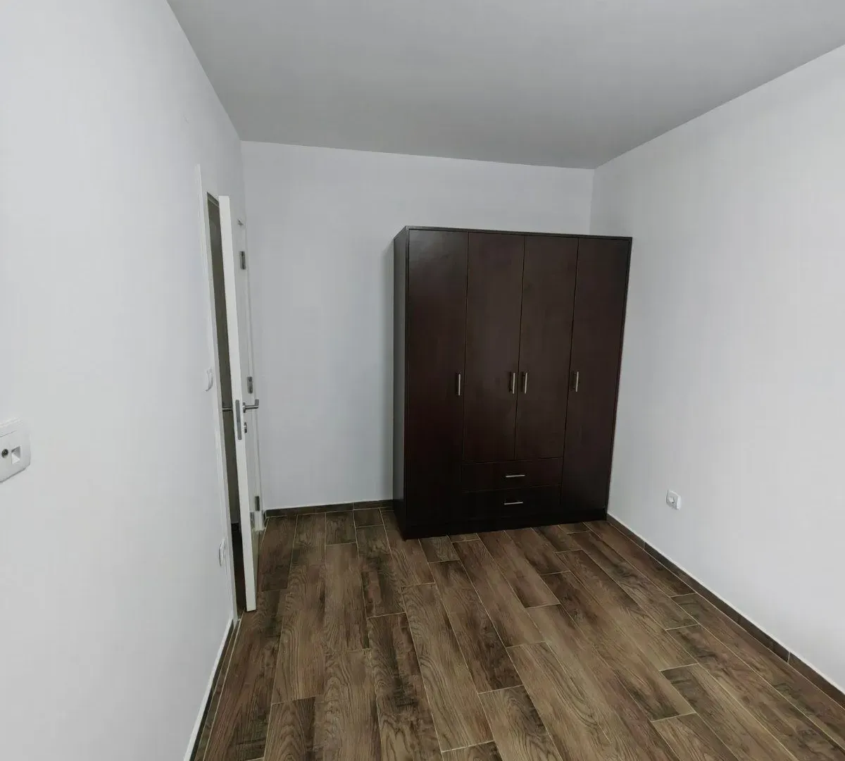 Izdavanje, dvosoban stan, 54m², Mala Amerika, Zrenjanin