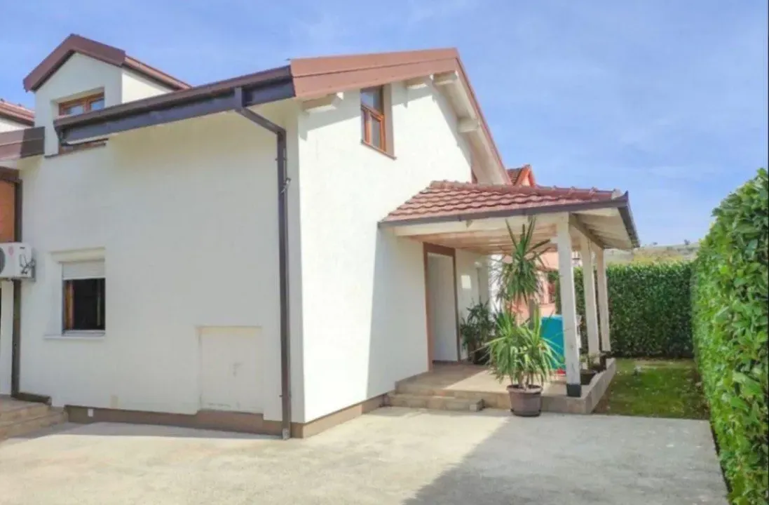 Sale, house, 210m², Donja Gorica, Podgorica