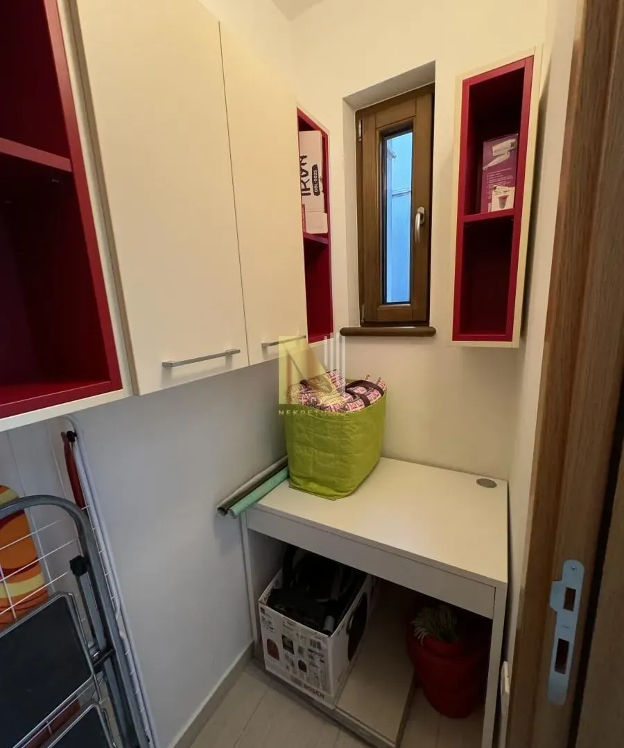 Izdavanje, dvosoban stan, 44m², Centar, Novi Sad
