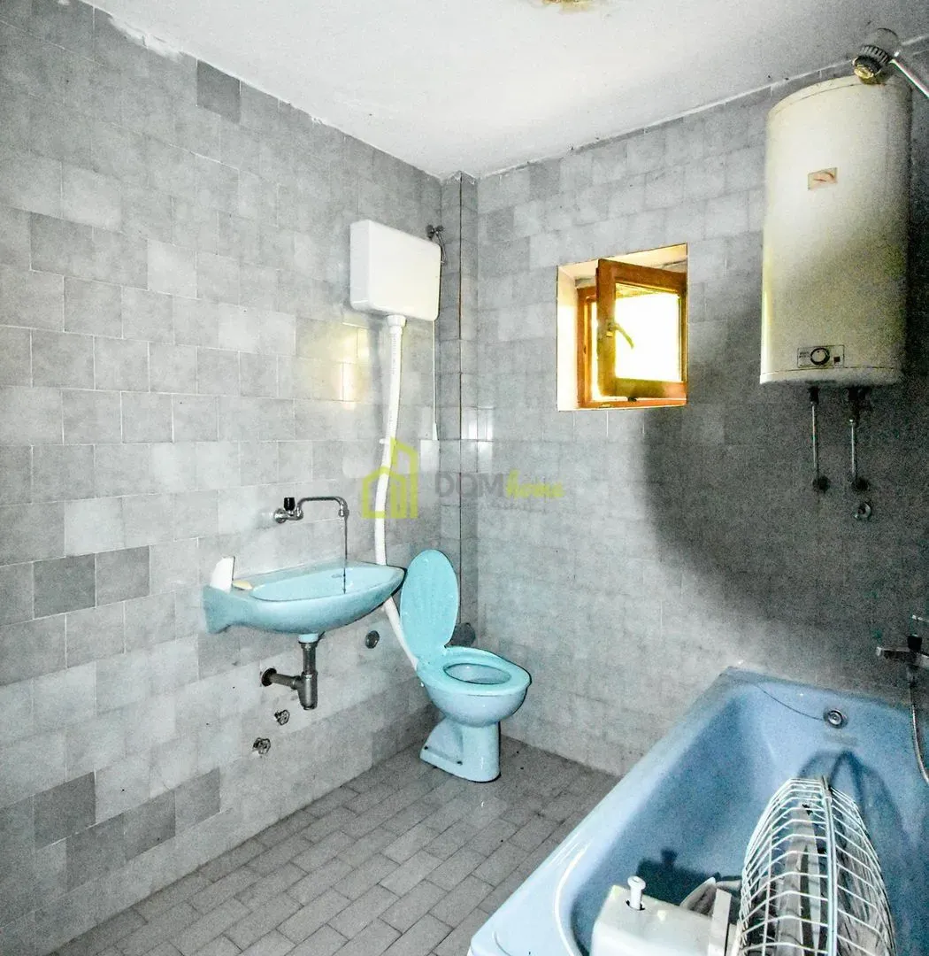 Sale, house, 370m², Tološi, Podgorica