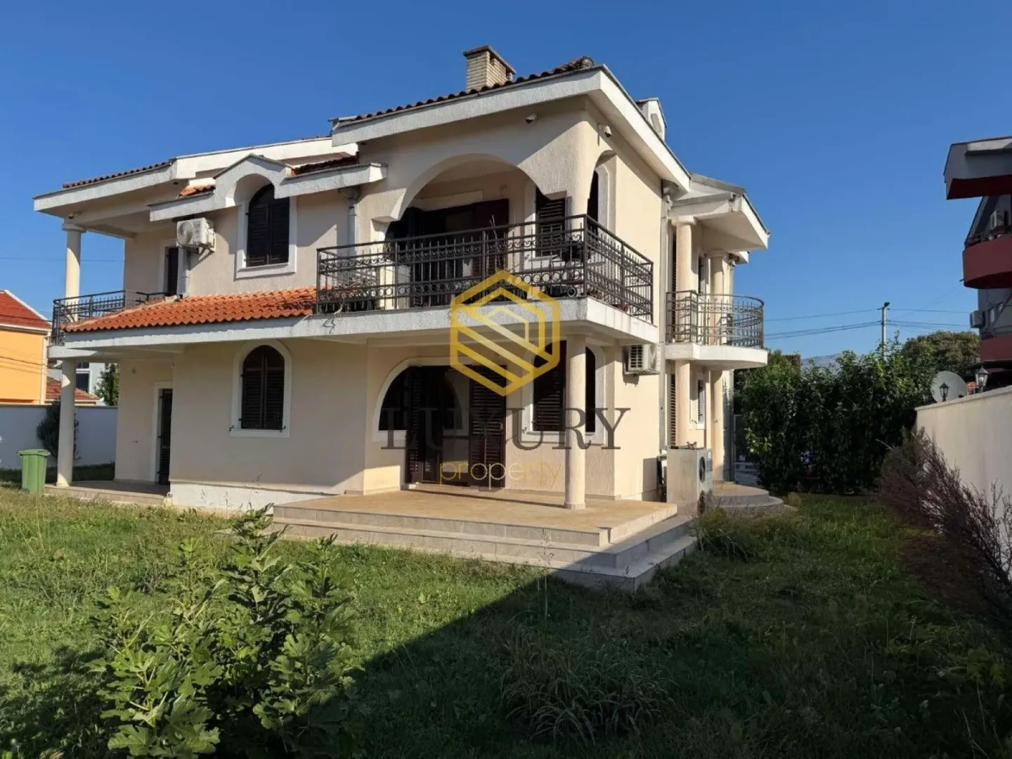 Prodaja, kuća, 340m², Tološi, Podgorica