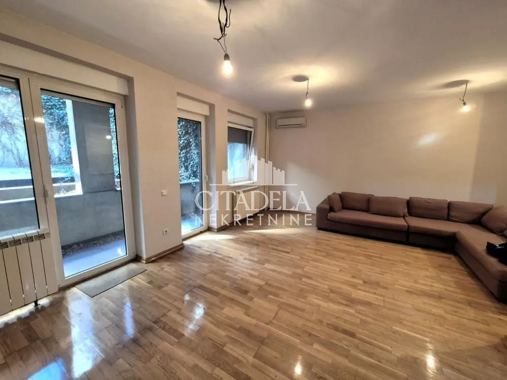 Prodaja, trosoban stan, 74m², Vračar Hram, Vračar Sve Podlokacije