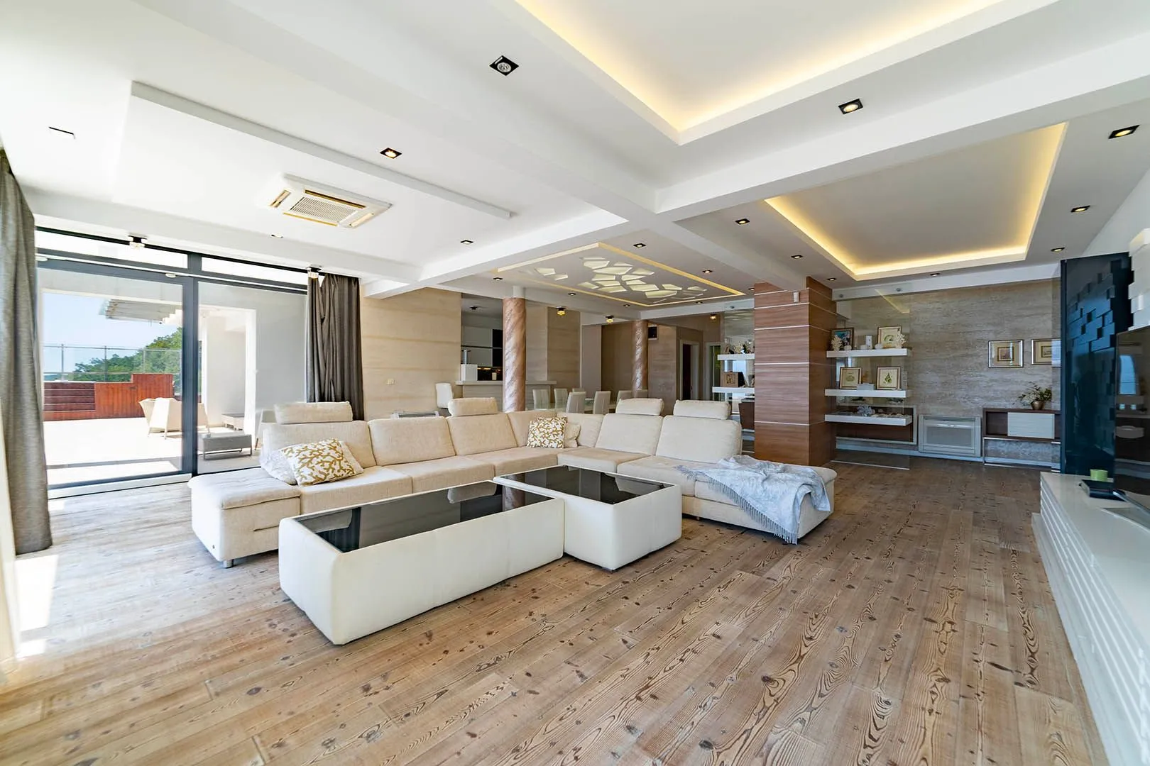 Sale, four bedroom apartment, 355m², Bečići, Budva