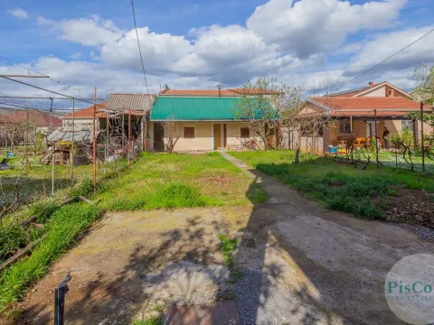 Rent, two bedroom apartment, 400m², Tološi, Podgorica - image 10