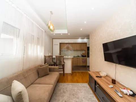 Izdavanje, jednosoban stan, 47m², Stari Aerodrom, Podgorica - image 1