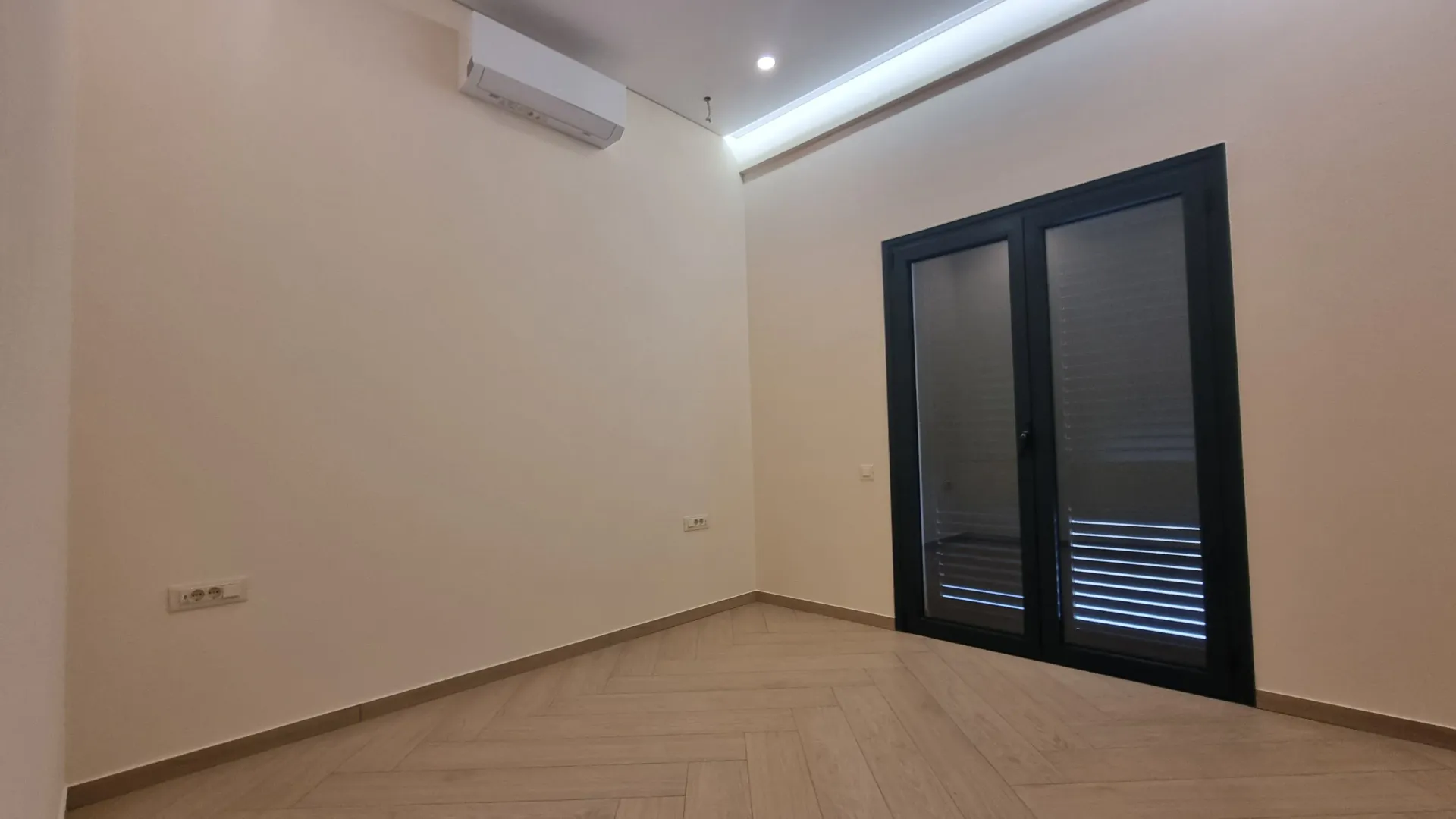Prodaja, dvosoban stan, 80m², Dobrota, Kotor