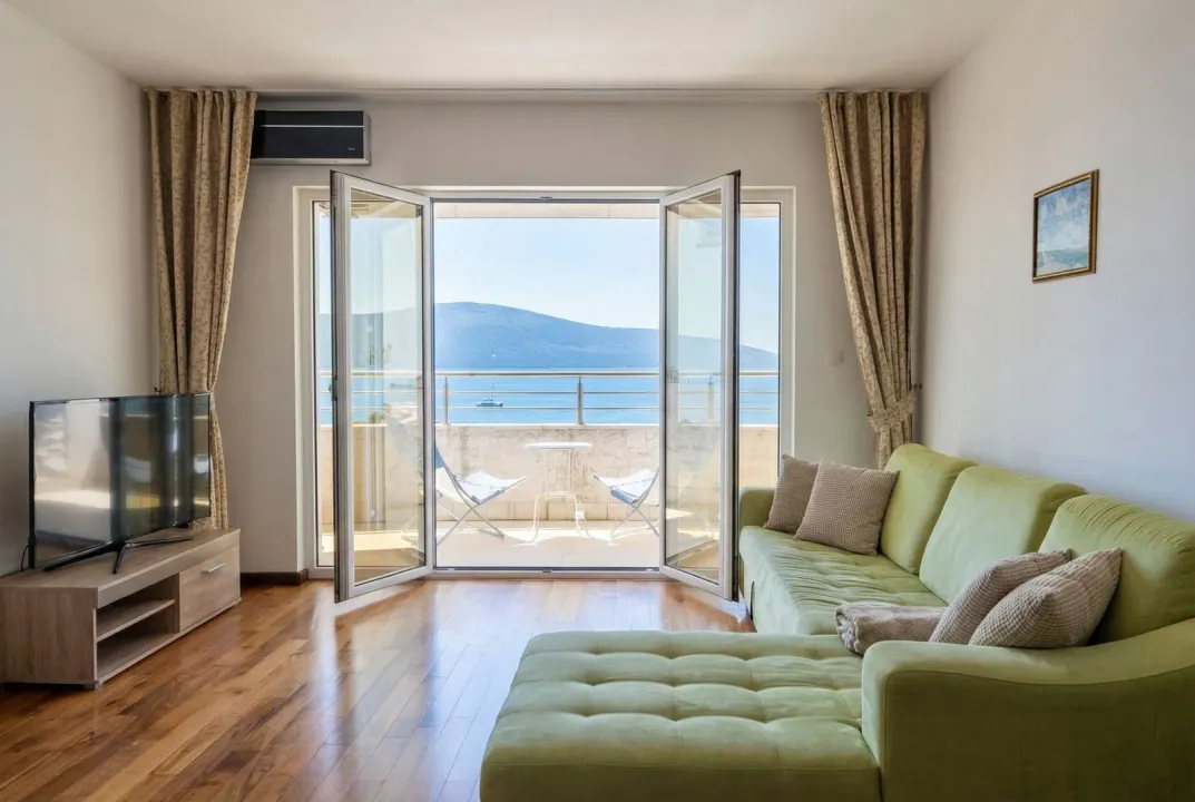 Sale, four bedroom apartment, 90m², Tivat, Crna Gora