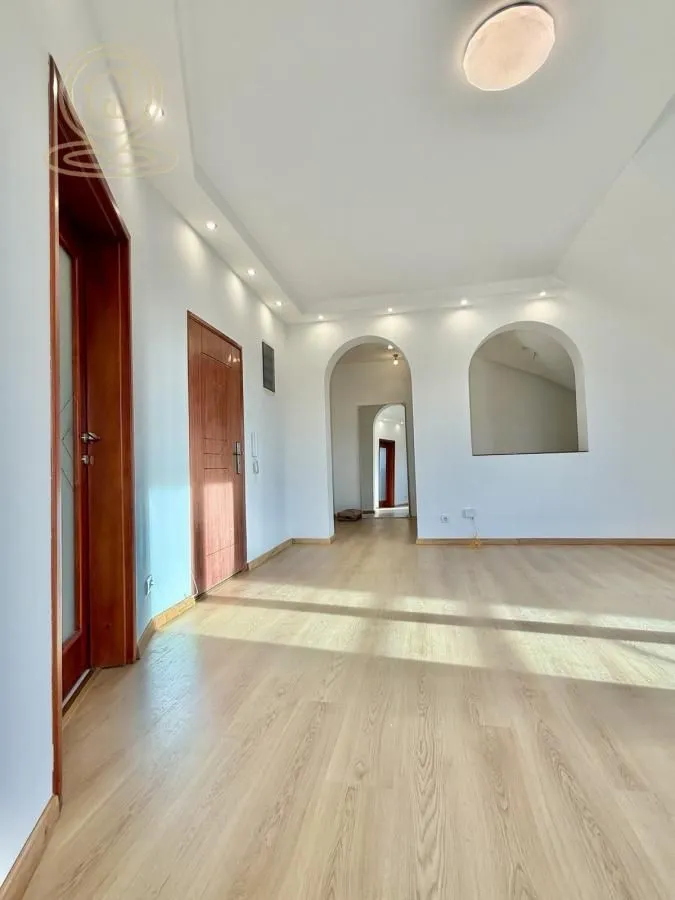 Rent, office space, 64m², Čukarica, Beograd