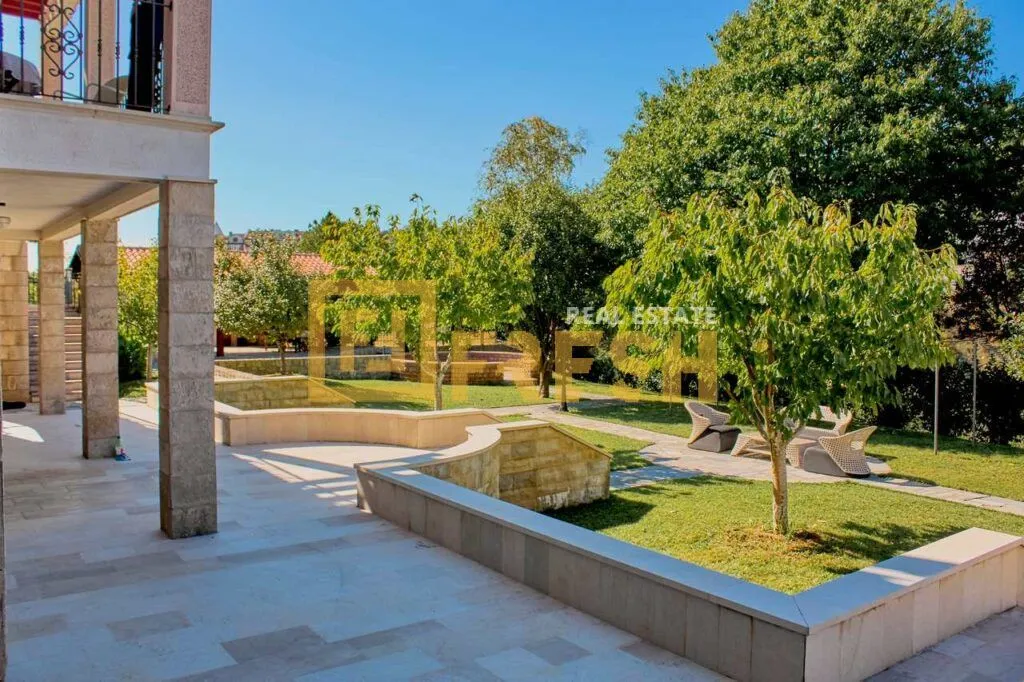 Sale, house, 300m², Zagorič, Podgorica
