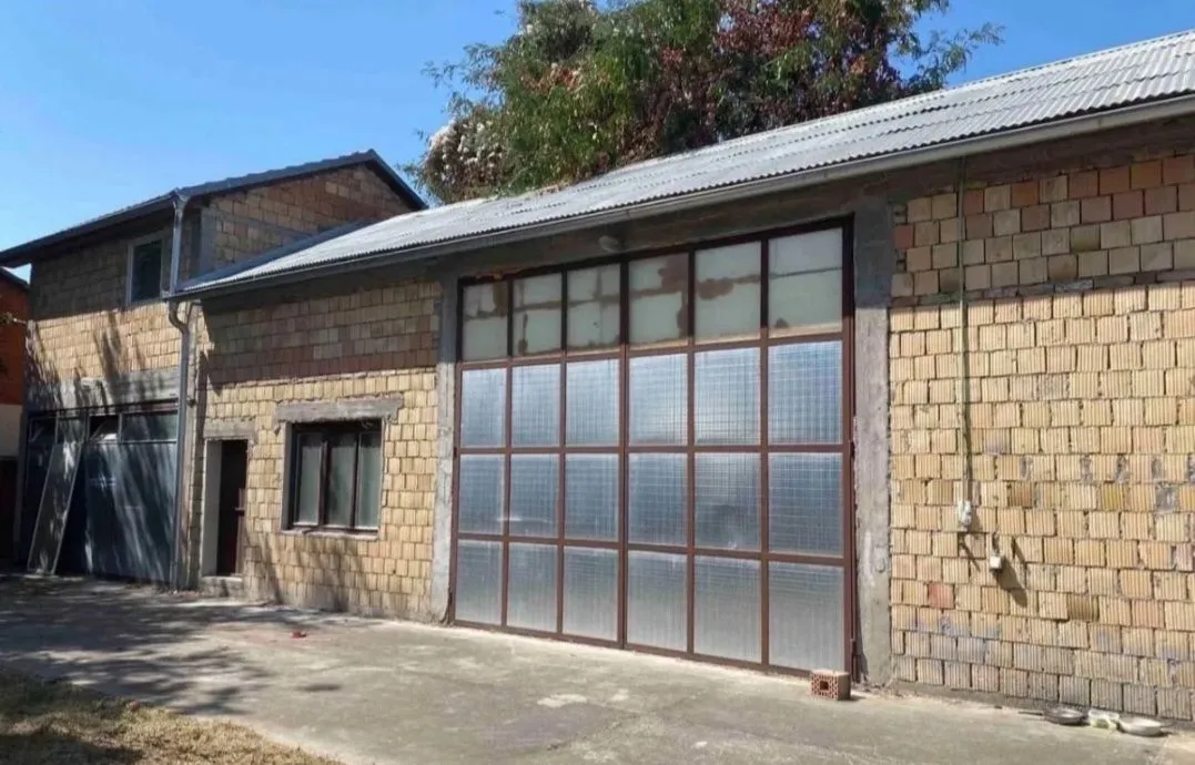 Izdavanje, poslovni prostor, 10m², Beočin, Srbija