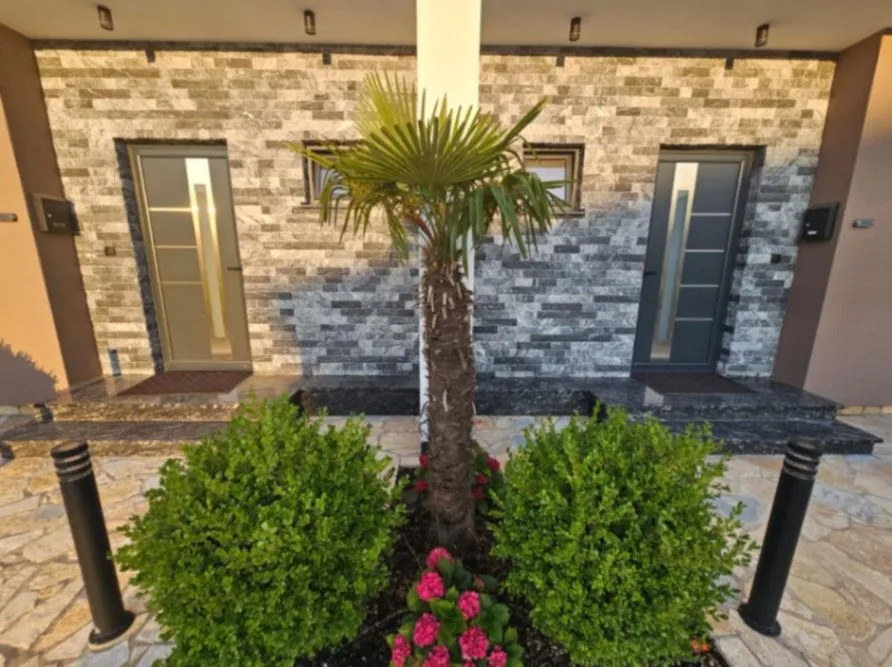 Sale, three bedroom apartment, 183m², Centar, Ulcinj