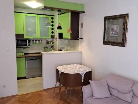 Izdavanje, jednosoban stan, 38m², Blok 9, Podgorica - image 2