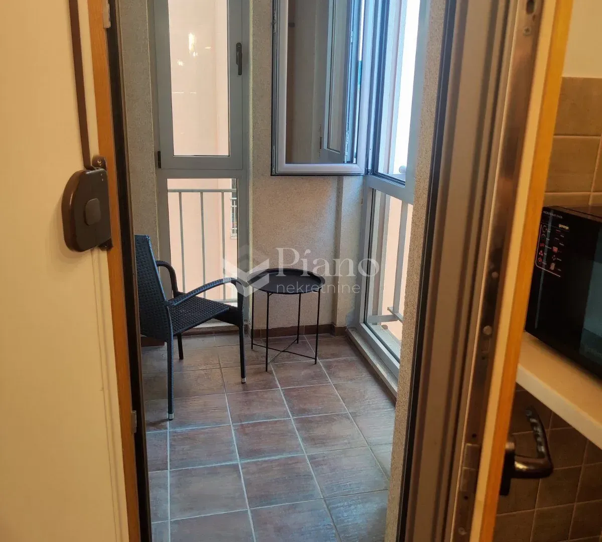Izdavanje, dvosoban stan, 62m², Podgorica, Crna Gora