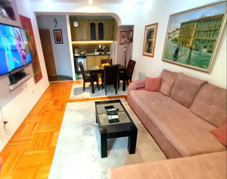 Izdavanje, dvosoban stan, 74m², Pobrežje, Podgorica