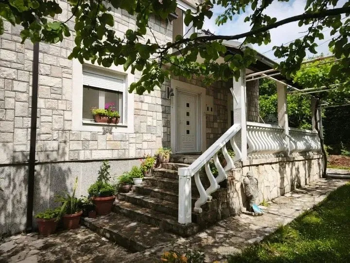 Prodaja, kuća, 349m², Vranići, Podgorica