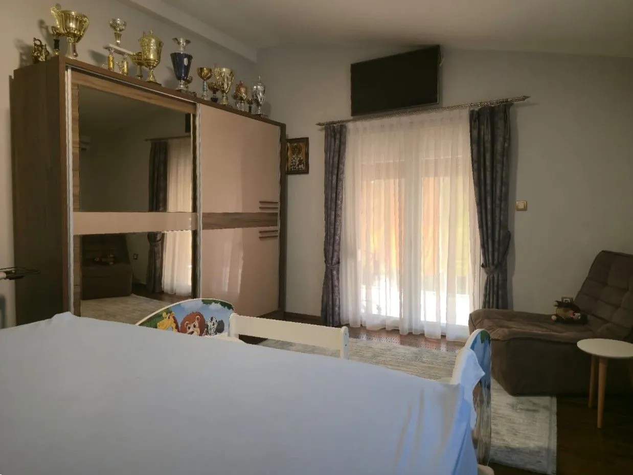 Rent, house, 184m², Velje Brdo, Podgorica