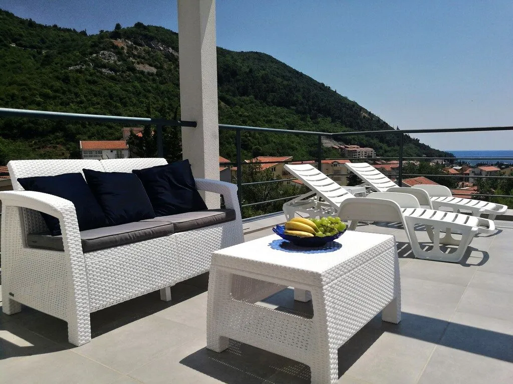 Rent, one bedroom apartment, 90m², Lazi, Budva