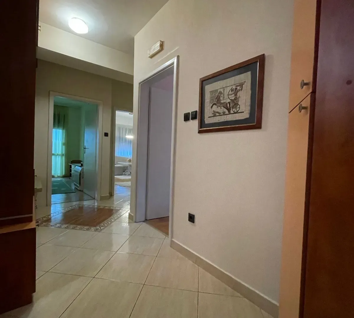 Izdavanje, dvosoban stan, 76m², Centar, Podgorica