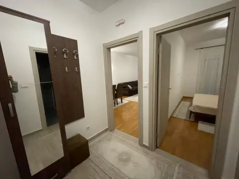 Izdavanje, jednosoban stan, 50m², Stari Aerodrom, Podgorica - image 3