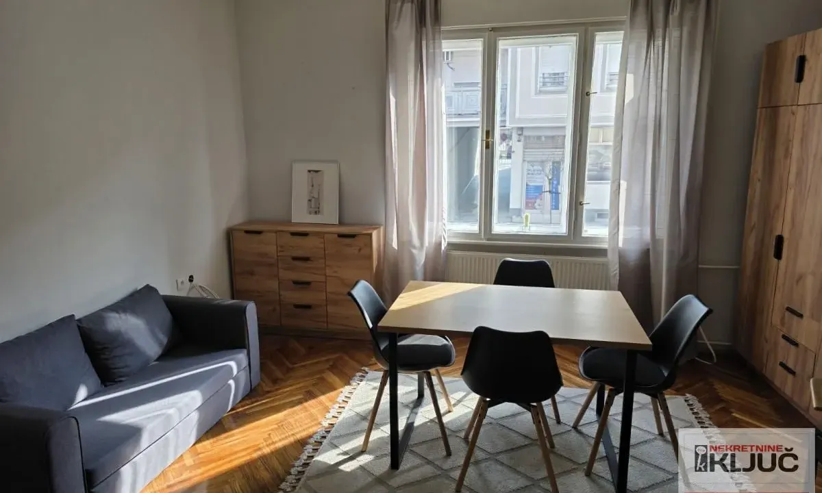 Izdavanje, jednosoban stan, 32m², Centar, Novi Sad