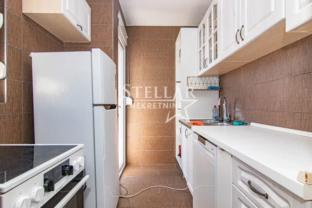 Prodaja, trosoban stan, 90m², Centar, Budva