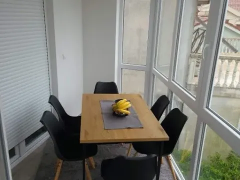 Izdavanje, trosoban stan, 78m², Đenovići, Herceg Novi - image 2