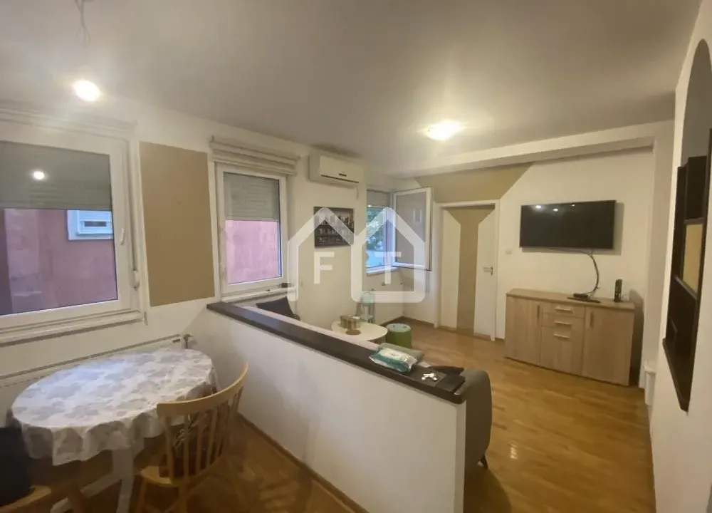 Prodaja, dvosoban stan, 45m², Zemun Gornji Grad, Zemun Sve Podlokacije