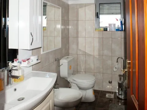 Izdavanje, kuća, 400m², Donja Gorica, Podgorica - image 7