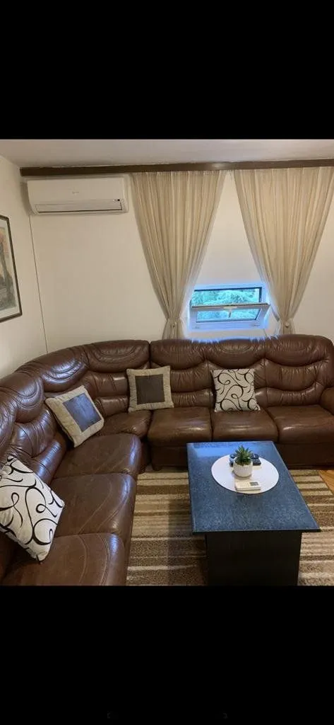 Living room with a leather corner sofa and a coffee table.