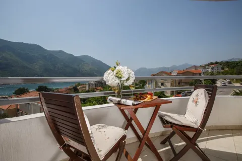 Rent, two bedroom apartment, 60m², Dobrota, Kotor - image 3