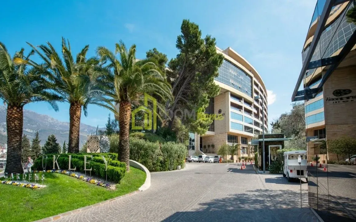 Izdavanje, trosoban stan, 190m², Budva, Crna Gora