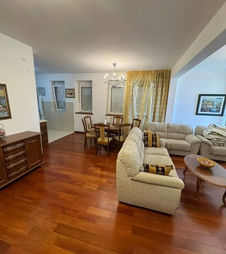 Prodaja, dvosoban stan, 100m², Centar, Bar