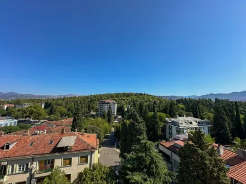 Izdavanje, četvorosoban stan, 130m², Centar, Podgorica - image 7