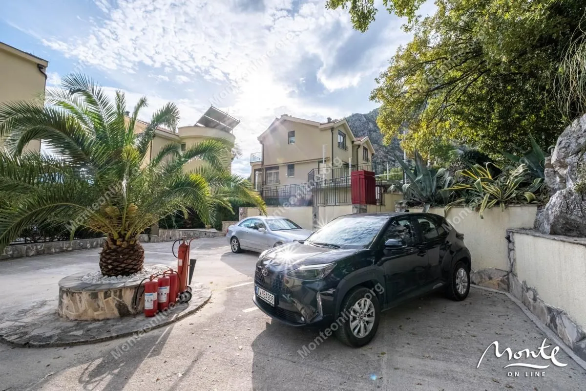 Sale, three bedroom apartment, 101m², Orahovac, Kotor