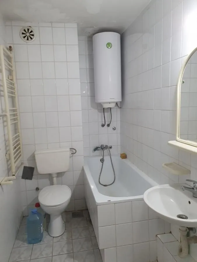 Izdavanje, jednosoban stan, 41m², Sajmište, Novi Sad