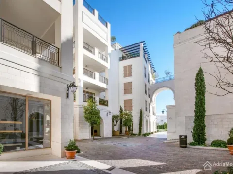 Prodaja, dvosoban stan, 115m², Porto Montenegro, Tivat - image 11